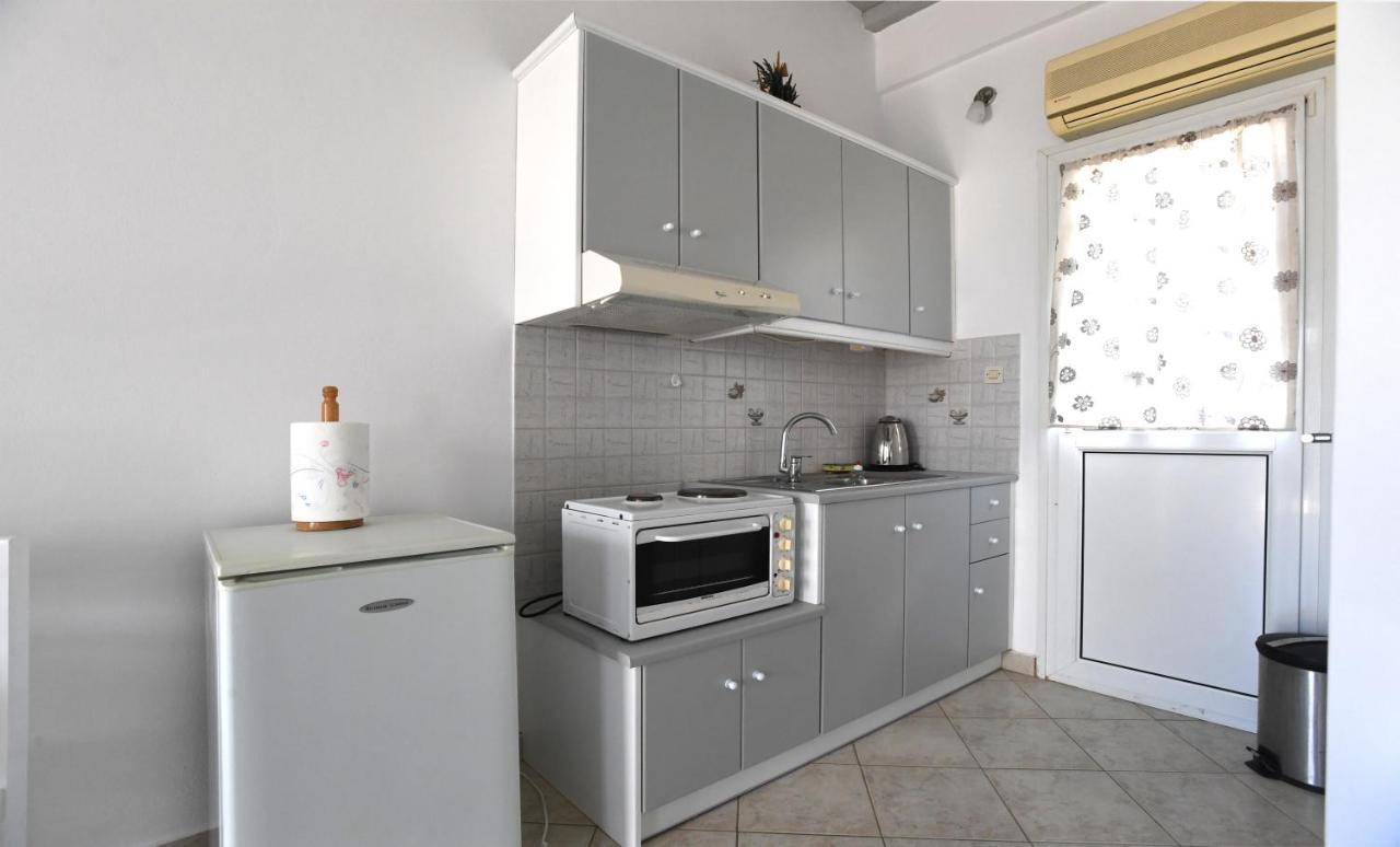 Nostos Beachfront Apartments & Studios Agios Loannis Exterior foto